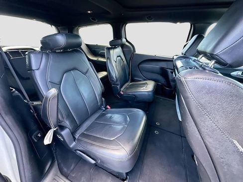 Used 2020 Chrysler Pacifica Touring-L Plus w/ Advanced Safetytec Group image 30