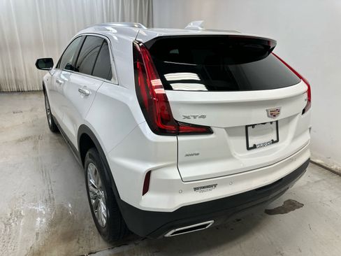 Used 2024 Cadillac XT4 Premium Luxury image 2