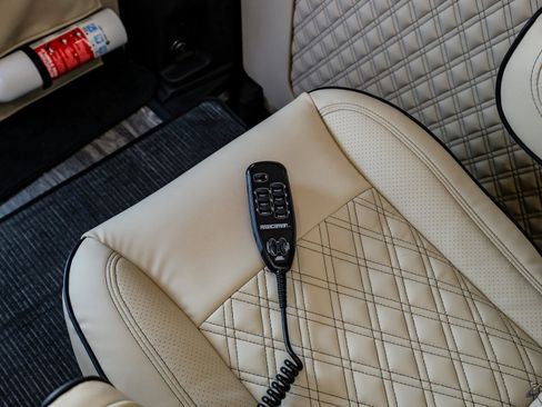 Used 2025 Mercedes-Benz Sprinter 3500 image 87