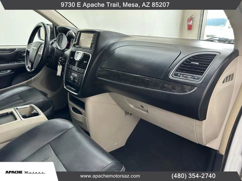 Used 2014 Chrysler Town & Country Touring image 43