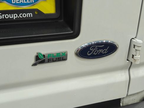 Used 2014 Ford E-250 and Econoline 250 Extended w/ Power Group RWD image 31