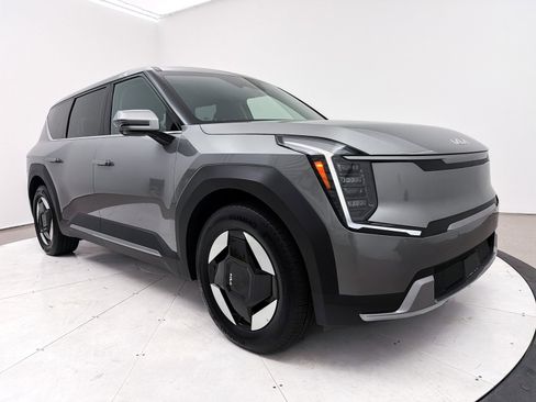 Used 2024 Kia EV9 Light Long Range image 11