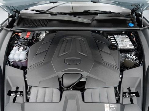 Certified 2025 Porsche Cayenne image 28