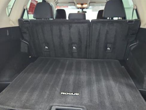 Certified 2025 Nissan Rogue SV image 27