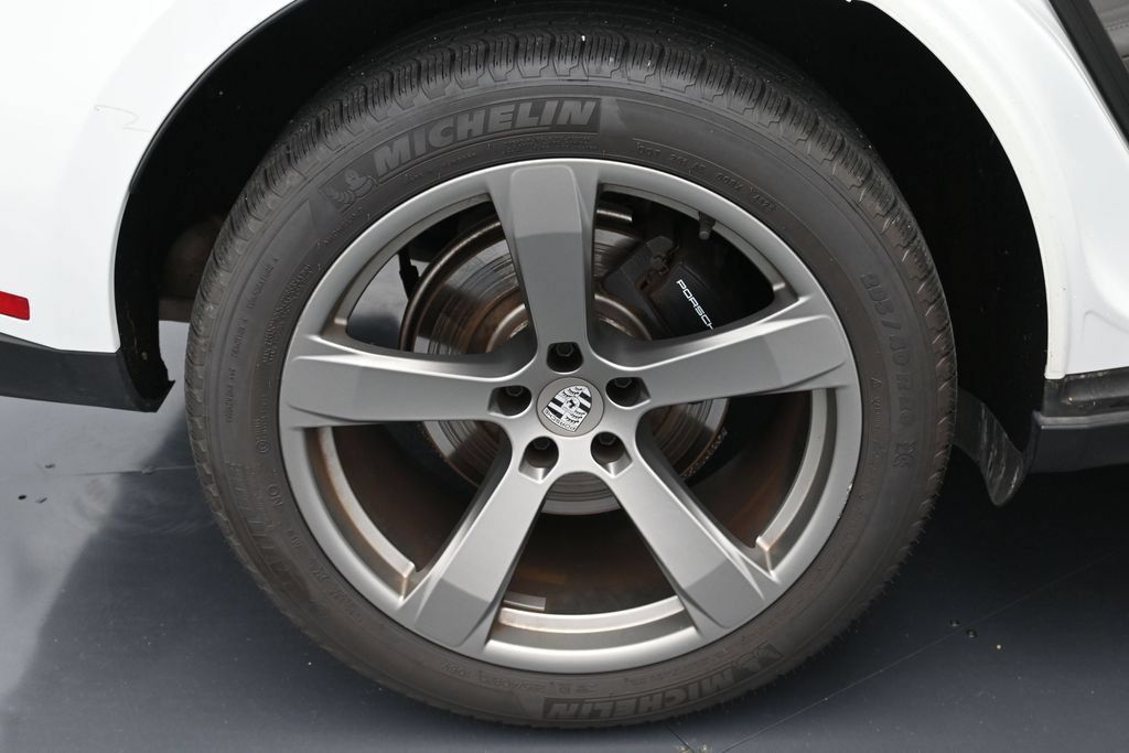 Certified 2023 Porsche Macan AWD/4WD image 14
