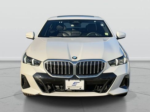 Used 2026 BMW 530i xDrive AWD/4WD image 2