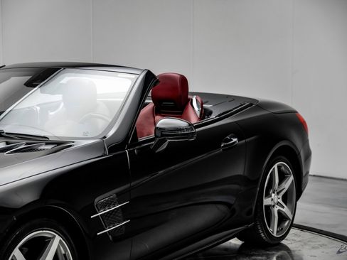 Used 2017 Mercedes-Benz SL 550 image 30