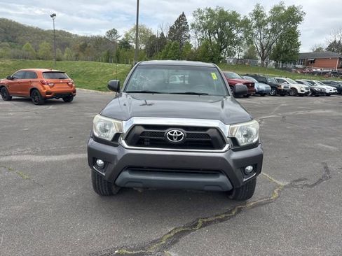 Used 2014 Toyota Tacoma 4x4 Access Cab V6 w/ TRD Off-Road Package image 3