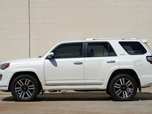 Used 2018 Toyota 4Runner Limited AWD/4WD image 8