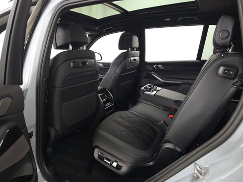 Used 2026 BMW X7 xDrive40i w/ M Sport Package AWD/4WD image 39