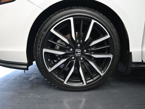 Used 2023 Honda Accord Touring image 9