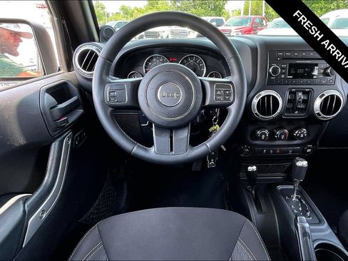 Used 2014 Jeep Wrangler Unlimited Sahara AWD/4WD image 9