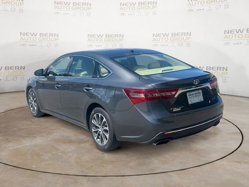 Used 2018 Toyota Avalon XLE Premium FWD image 3