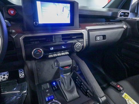 Used 2025 Toyota Tacoma TRD Sport AWD/4WD image 16
