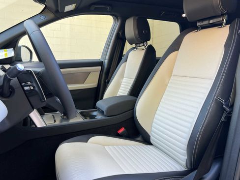 Used 2025 Land Rover Discovery Sport Dynamic SE image 13