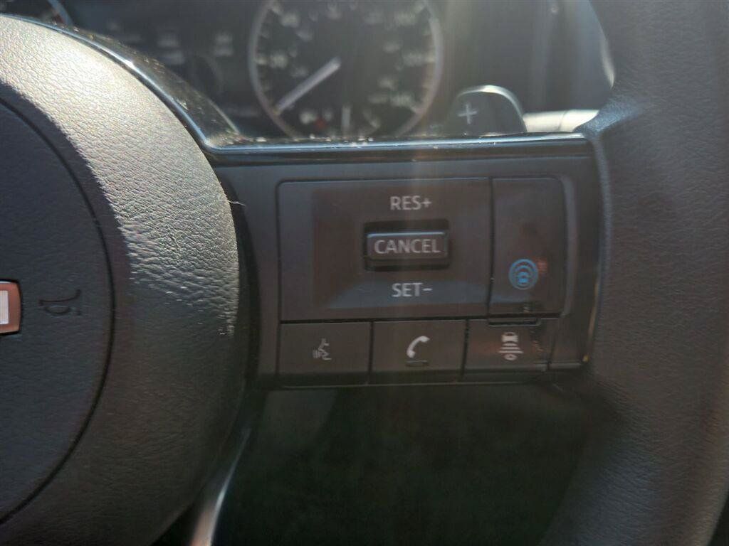 Used 2023 Nissan Rogue SV FWD image 12