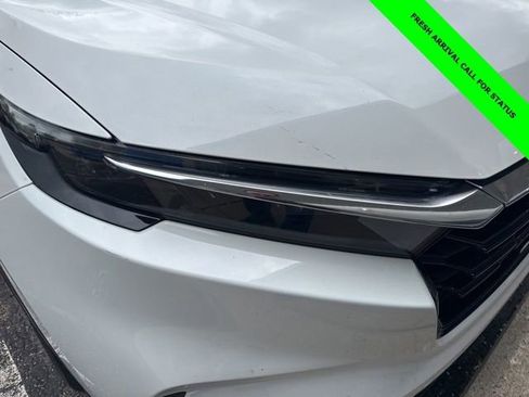 Used 2024 Honda CR-V EX image 3