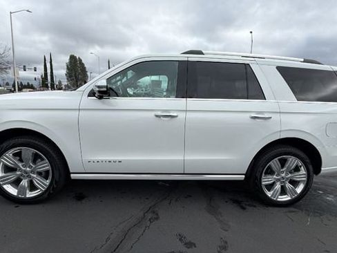 Used 2024 Ford Expedition Platinum image 7