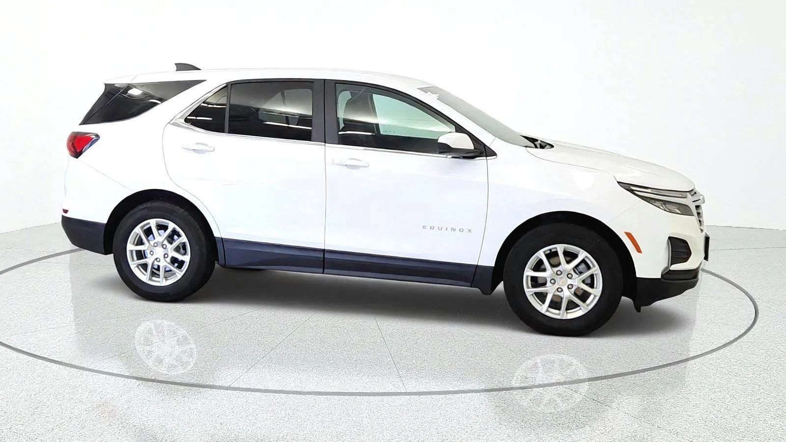 Used 2024 Chevrolet Equinox LT w/ LPO, Cargo Package FWD image 10