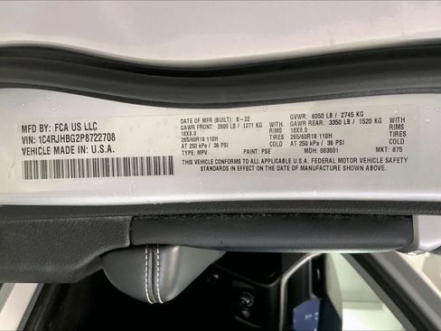 Used 2023 Jeep Grand Cherokee Limited w/ Luxury Tech Group II image 18