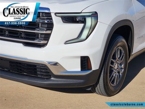 Used 2025 GMC Acadia Elevation image 10