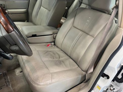 Used 2009 Lincoln Town Car Signature Limited image 10