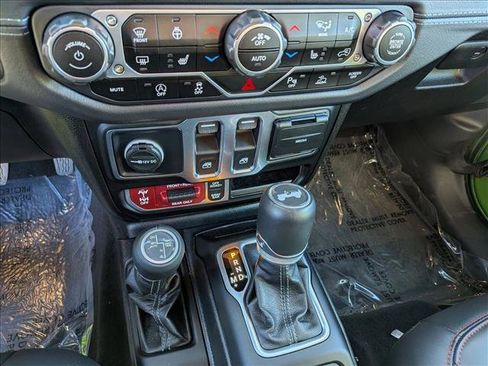 Used 2025 Jeep Wrangler Rubicon image 15