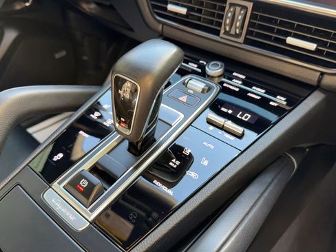 Used 2021 Porsche Cayenne AWD/4WD image 32