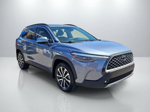 Used 2022 Toyota Corolla Cross XLE w/ Convenience Package FWD image 2