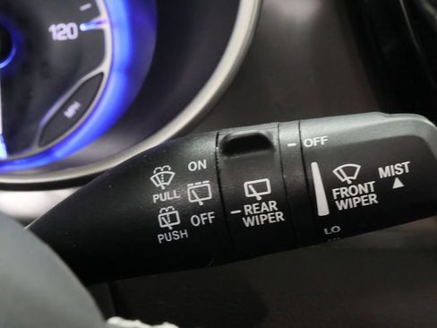 Used 2026 Chrysler Pacifica Select FWD image 17