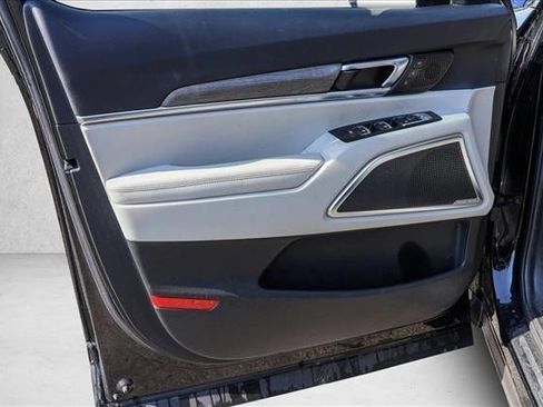 Used 2022 Kia Telluride SX w/ SX Prestige Package image 12