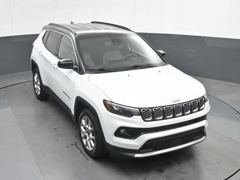 Used 2025 Jeep Compass Limited AWD/4WD image 32