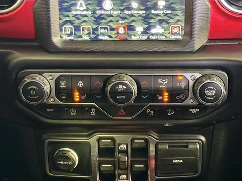 Used 2020 Jeep Wrangler Unlimited Rubicon w/ Uconnect 4C Nav & Sound Group AWD/4WD image 16