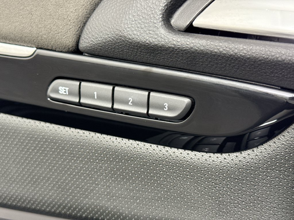 Used 2016 Chevrolet SS RWD image 27