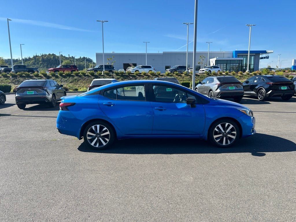 Used 2021 Nissan Versa SR FWD image 8
