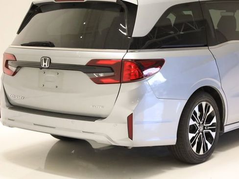 Used 2025 Honda Odyssey Elite image 6
