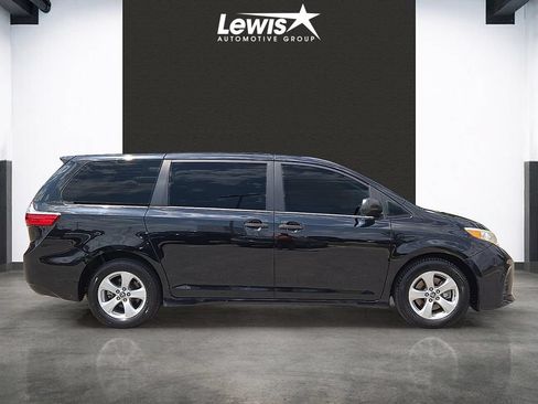 Used 2018 Toyota Sienna L w/ Carpet Mat Package FWD image 5