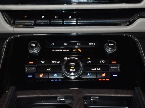 Used 2023 Lincoln Navigator L Reserve w/ Equipment Group 201A image 17