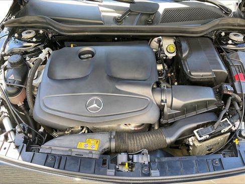 Used 2018 Mercedes-Benz GLA 250 4MATIC image 9