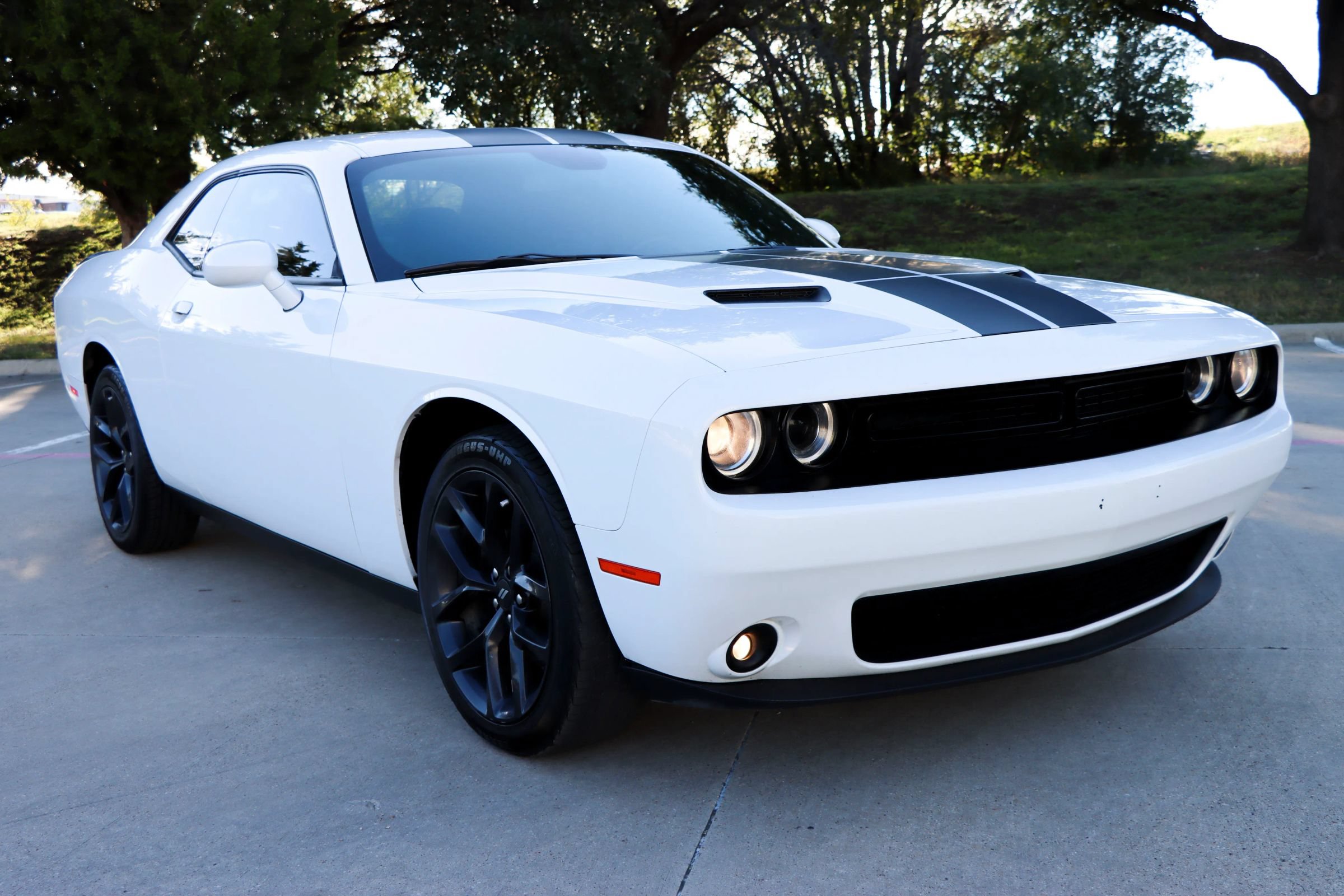 Used 2020 Dodge Challenger SXT w/ Blacktop Package RWD image 4