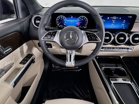 New 2026 Mercedes-Benz GLB 250 image 4