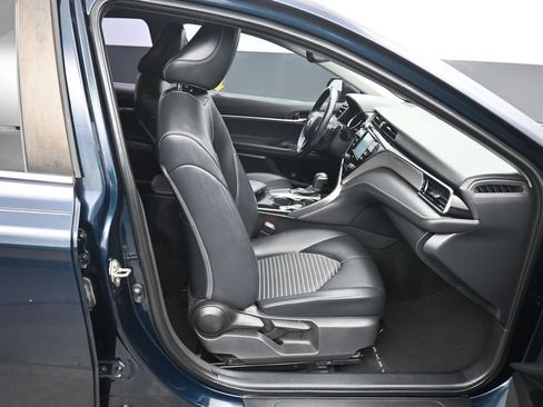 Used 2020 Toyota Camry SE w/ Convenience Package FWD image 38