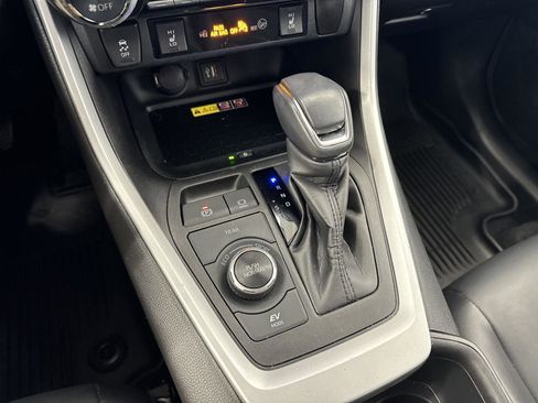 Used 2024 Toyota RAV4 XLE Premium image 24