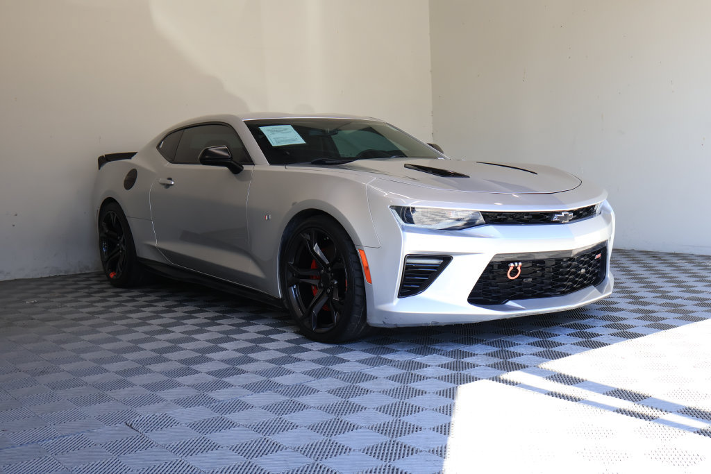 Used 2018 Chevrolet Camaro SS RWD image 6