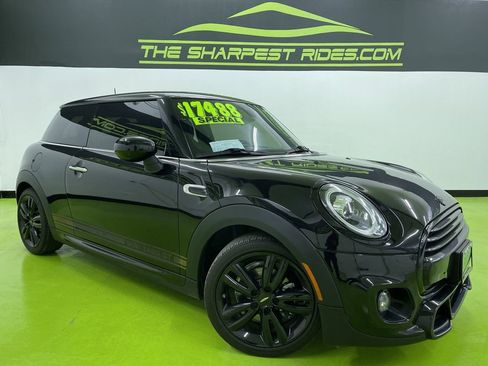 Used 2021 MINI Cooper 2-Door Hardtop image 1