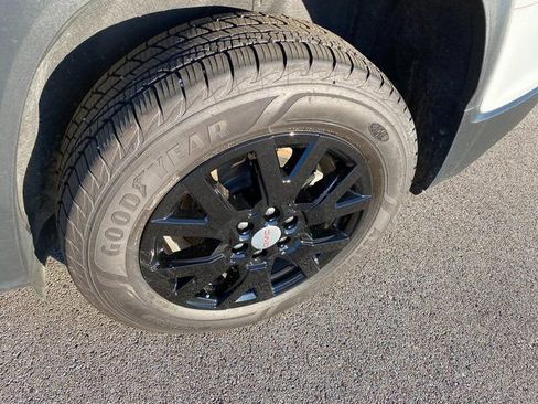 Used 2023 GMC Acadia SLE w/ Driver Convenience Package AWD/4WD image 9
