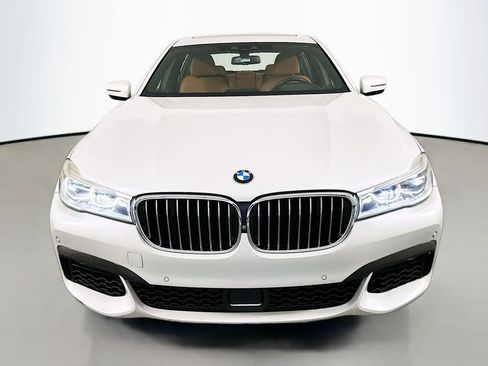Used 2019 BMW 750i w/ Executive Package RWD image 2