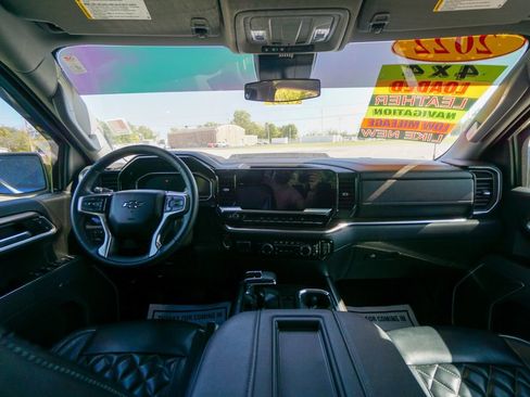 Used 2022 Chevrolet Silverado 1500 RST image 2