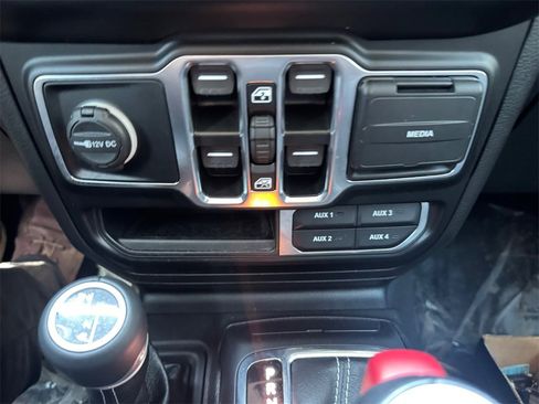 Used 2022 Jeep Wrangler Unlimited Sahara w/ Cold Weather Group image 24