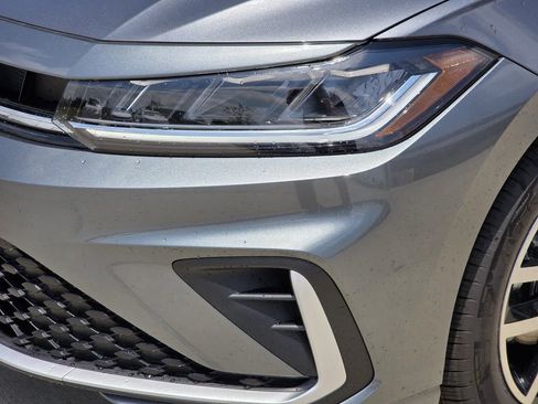 New 2025 Volkswagen Jetta SE FWD image 7